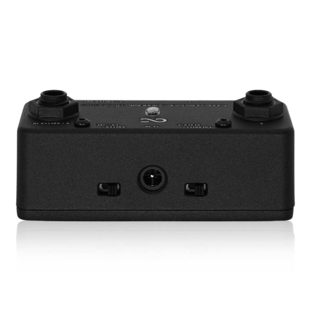 One Control Minimal Series Pedal Board Junction Box With BJF Buffer  1