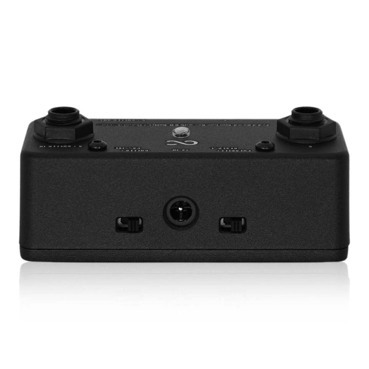 One Control Minimal Series Pedal Board Junction Box With BJF Buffer  1