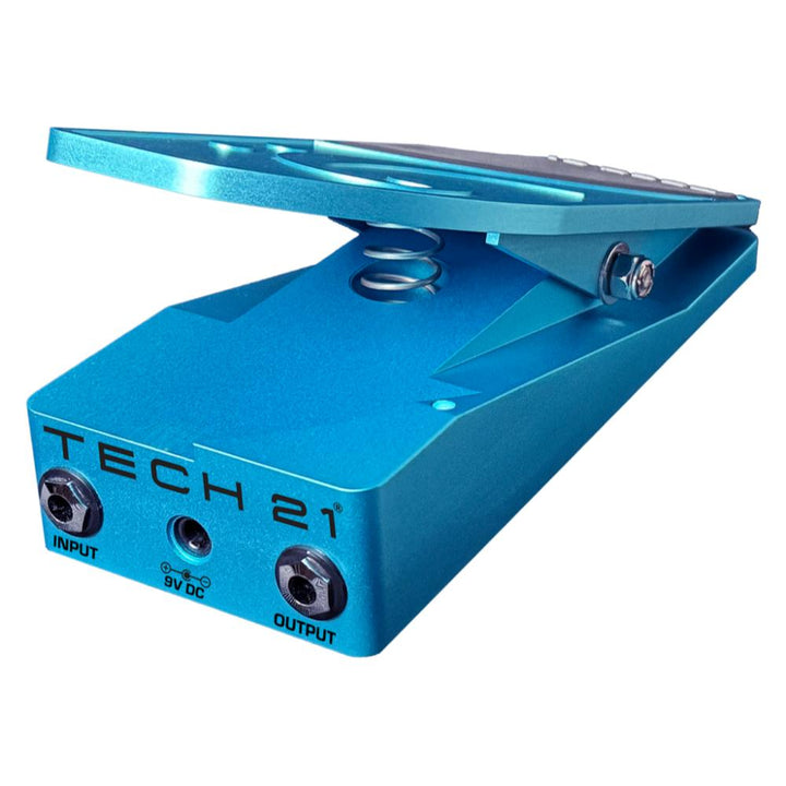 Tech 21 Killer Blue Wail Bass Wah 1